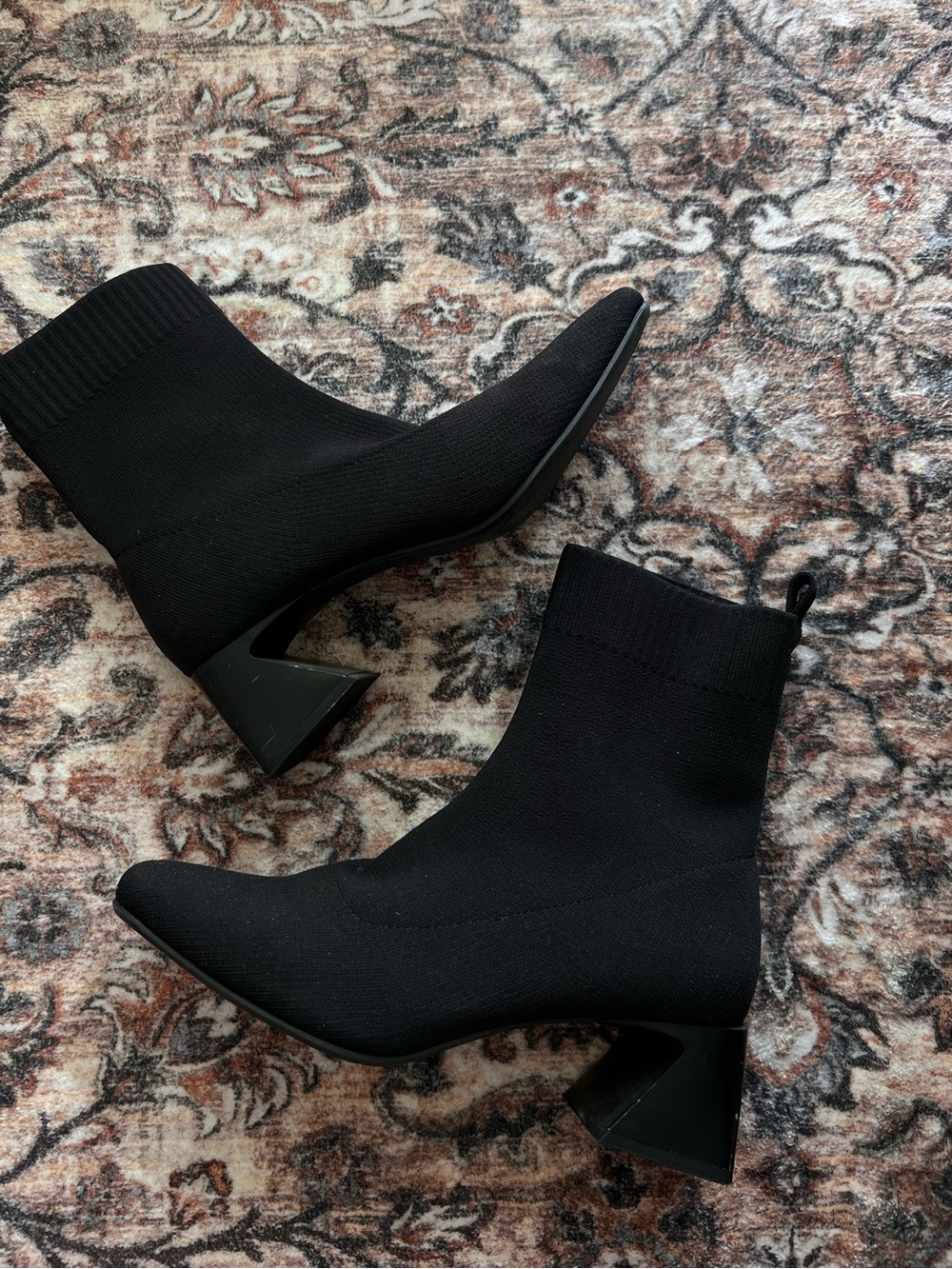 VIVAIA Regina square toe block heel boot
